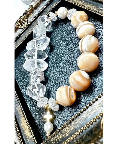 Mother Of Pearl × High Quality Quartz (数本限定）
