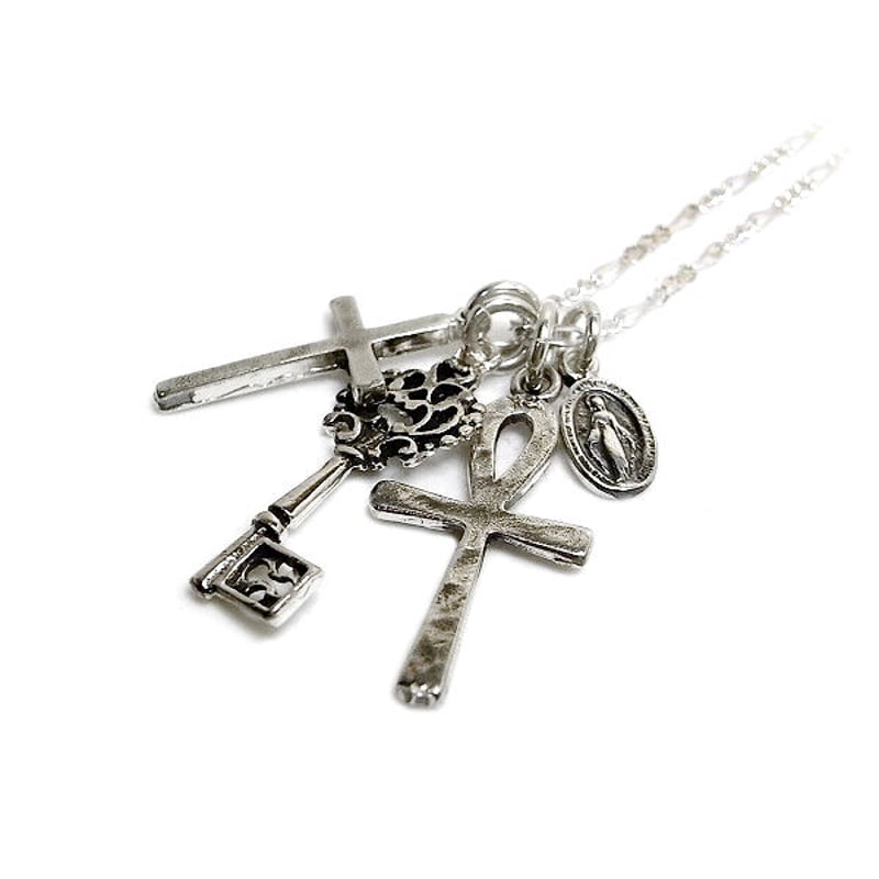 アンティーク調シルバーネックレス｜マリア・カギ アンティーク調シルバーネックレス｜マリア・カギ | AMBRACE