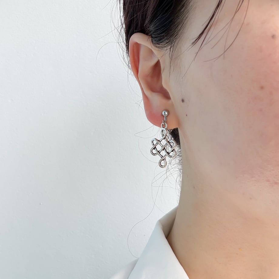 69d63d4447015ecf8944e033