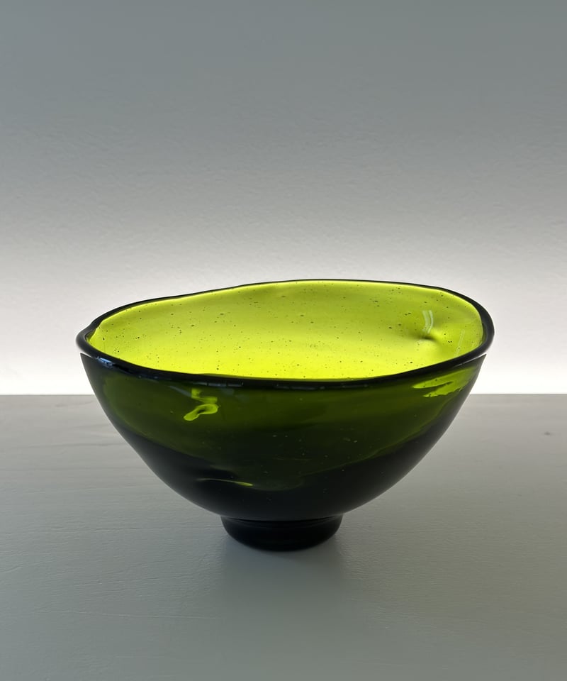 平茶碗 クリーム色と緑のグラデーションが美しく趣があります 平茶碗 クリーム色と緑のグラデーションが美しく趣があります