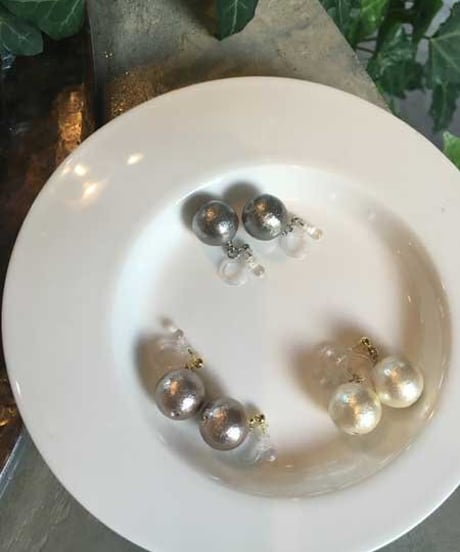コットンパール、揺れる一粒玉ノンホールピアス