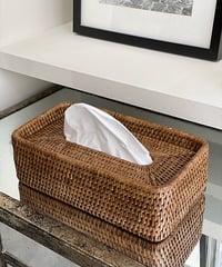 ホテル仕様のラタン、蓋付ティッシュボックス