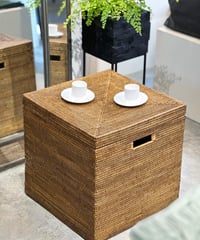 ホテル仕様のラタン、ニューヨークキューブ