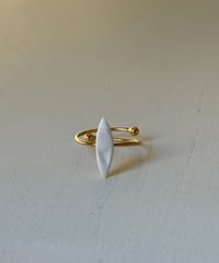 パリ発、ヨレーヌ・ジレ　ポルセレン　リング　ペタル