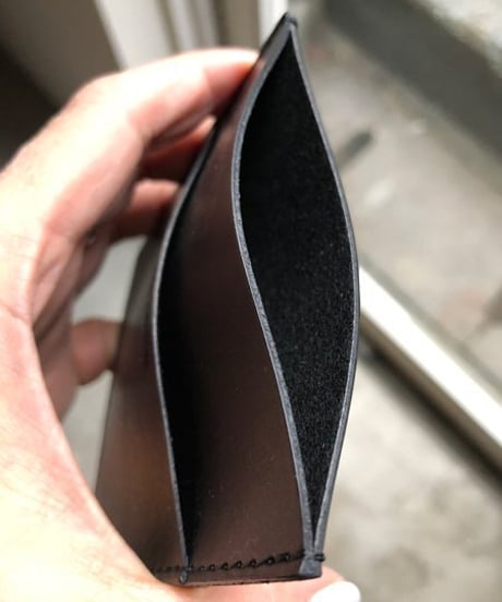 パリシックなハンドメイドレザーカードケース　ネジコミュ