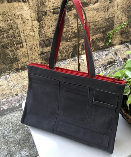 パリ発、beunperfect　リバーシブルショルダーバッグ　横型　レッド＆グレー