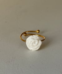 パリ発、ヨレーヌ・ジレ　ポルセレン　リング　ローズ