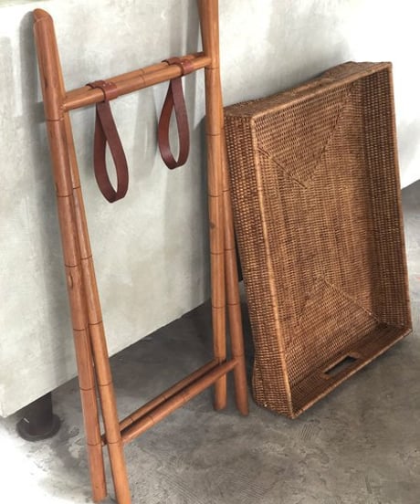 ホテル仕様のラタン、バトラートレイ