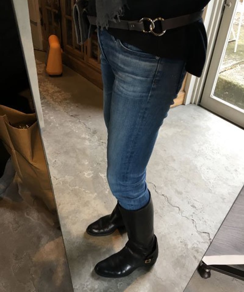 パリ発、beunperfect ショルダーストラップ付きレザーウォレット