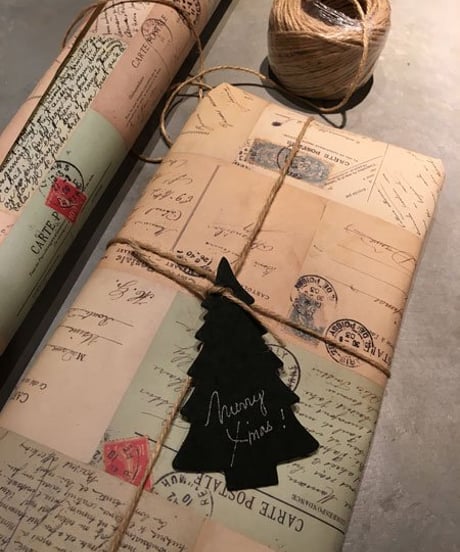 カバリーニ　絵葉書図案のラッピングペーパー