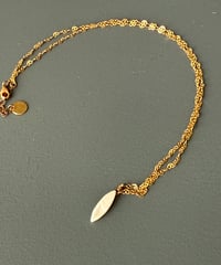 パリ発、ヨレーヌ・ジレ　ポルセレン　ネックレス　ペタル