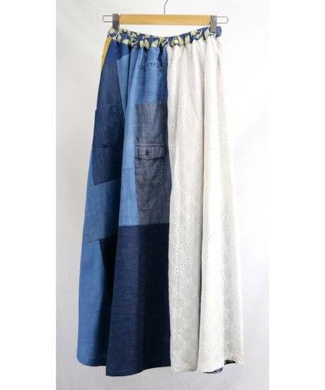 ハチドリ刺繍のデニムロングスカート