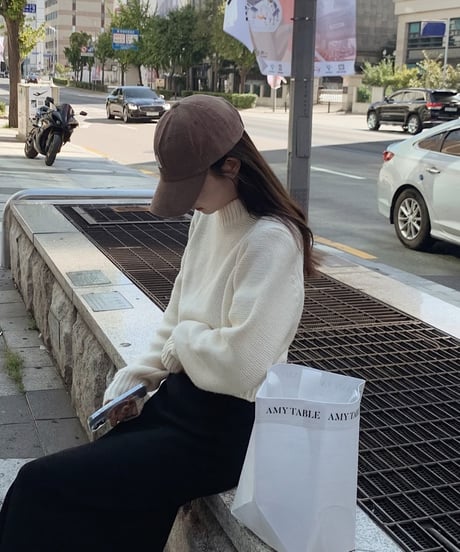 wool short length sweater