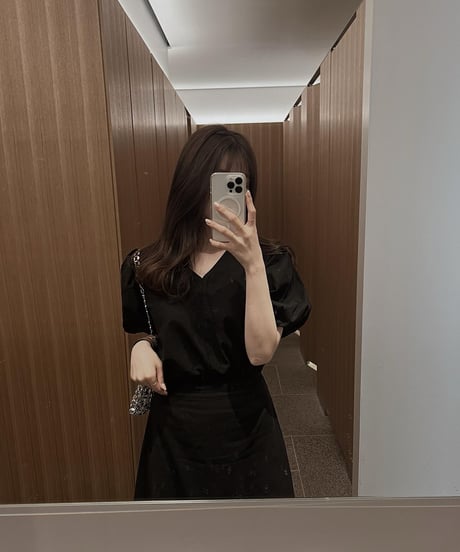 carol V-neck blouse / carol skirt