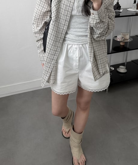 lace trim short pants