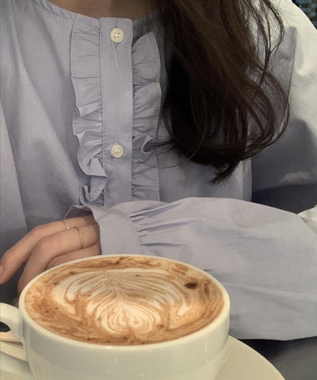 frilled blouson blouse