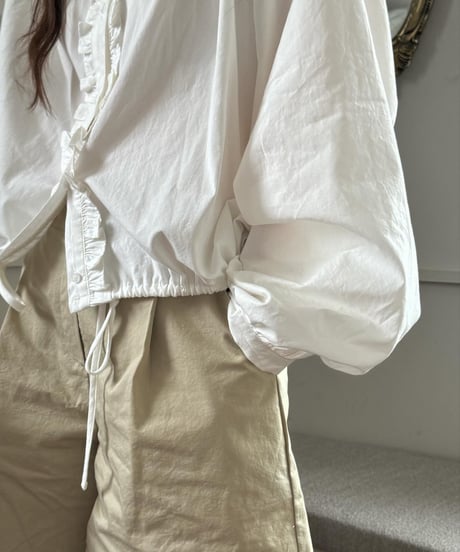 frilled blouson blouse