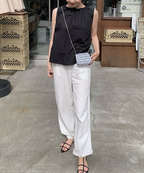 neck gather sleeveless blouse