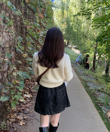 wool short length sweater