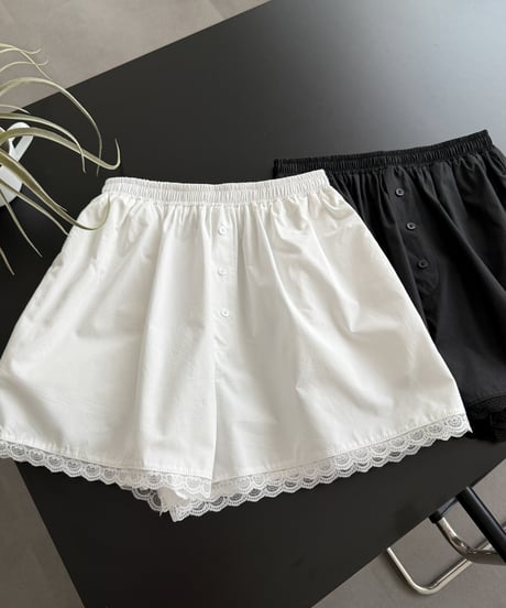 lace trim short pants