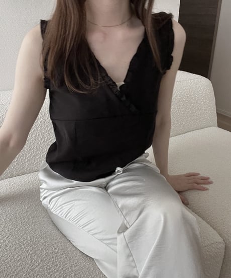 hash sleeveless blouse
