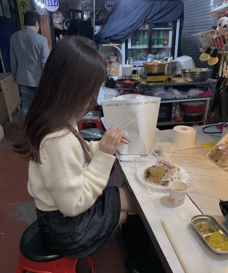 wool short length sweater
