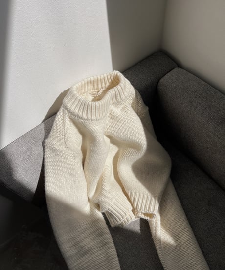 wool short length sweater
