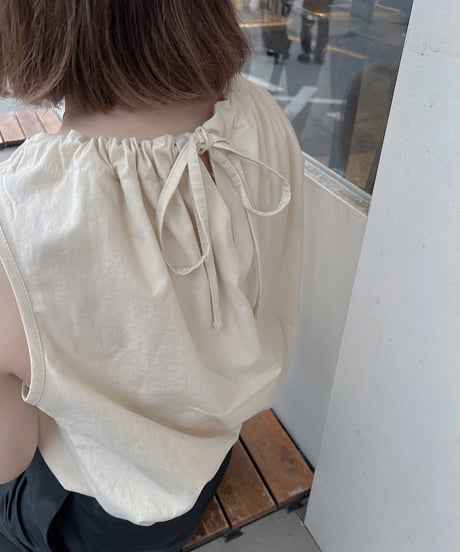 neck gather sleeveless blouse