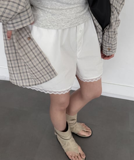 lace trim short pants