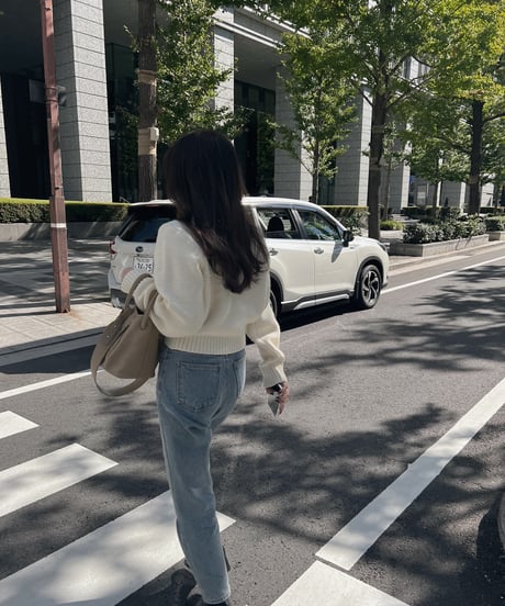wool short length sweater