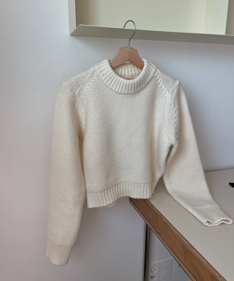 wool short length sweater