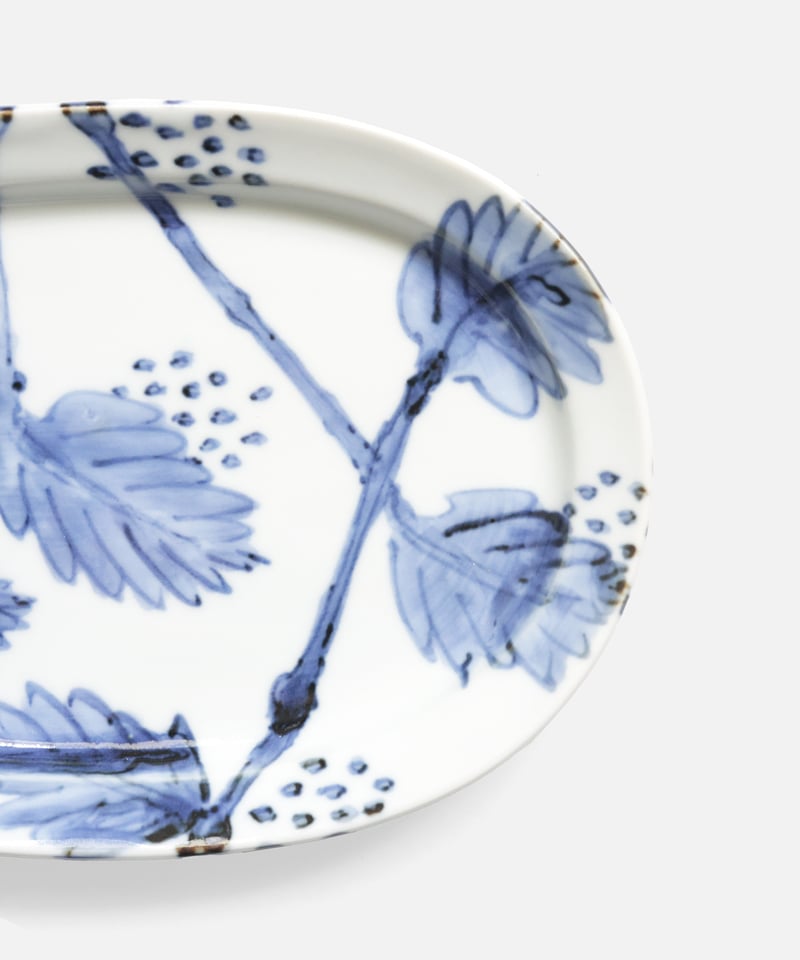 美しい古美術◼️蔵からクリーム色とコバルトブルーの可愛い深めのお皿が出て来ました、 伝統的だけどかわいい！九谷焼 虚空蔵窯の