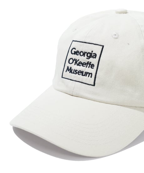 Georgia O'Keeffe Museum / Cap Beige