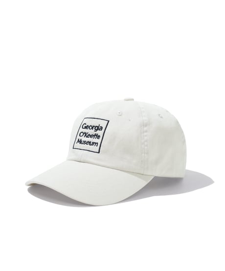 Georgia O'Keeffe Museum / Cap Beige
