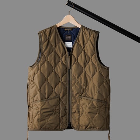 【TAION / タイオン 】MILITARY ZIP VNECK DOWNVEST (OLIVE)