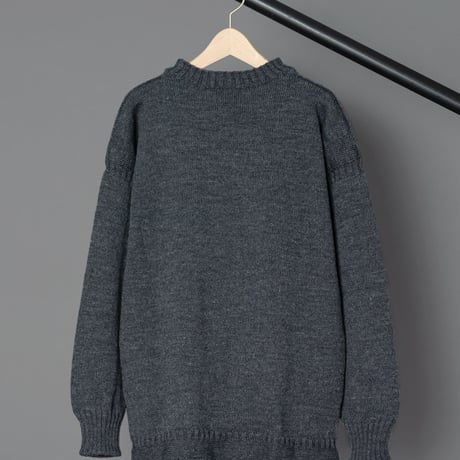 【 Guernsey Woollens / ガンジーウーレンズ 】 TRADITIONAL GUERNSEY JUMPER (CHARCOAL)
