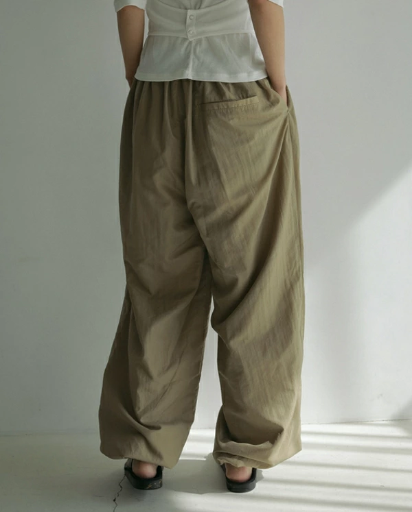美品　2tuckナイロンボリュームパンツ fit=scale-down,w=1200