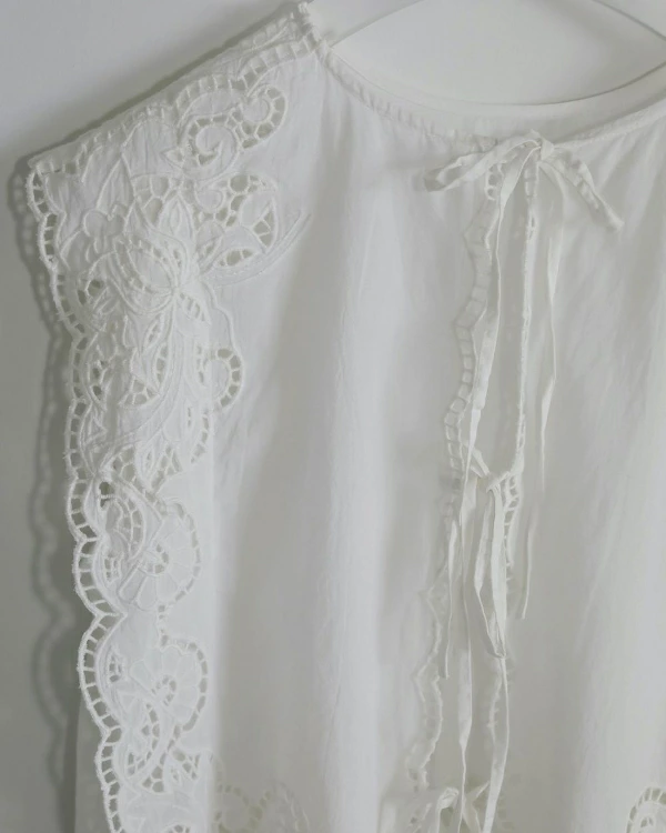 今日のみ値下げ アンヌーク★未使用★Cutwork Box Blouse 今日のみ値下げ アンヌーク☆未使用☆Cutwork Box Blouse - メルカリ