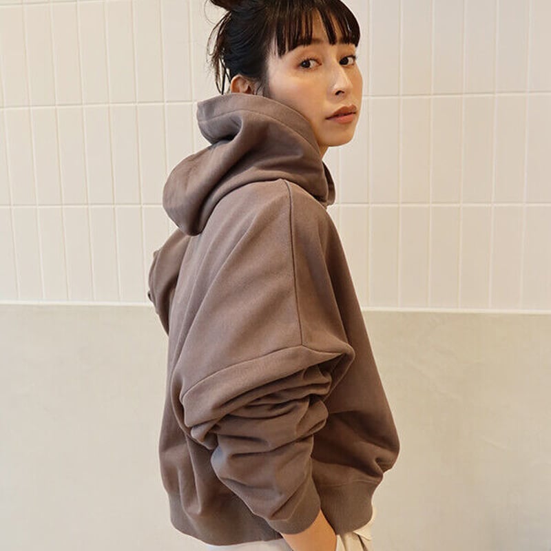 【完売】クレドナ　フーディ　ロゴ入りパーカー　アイボリー