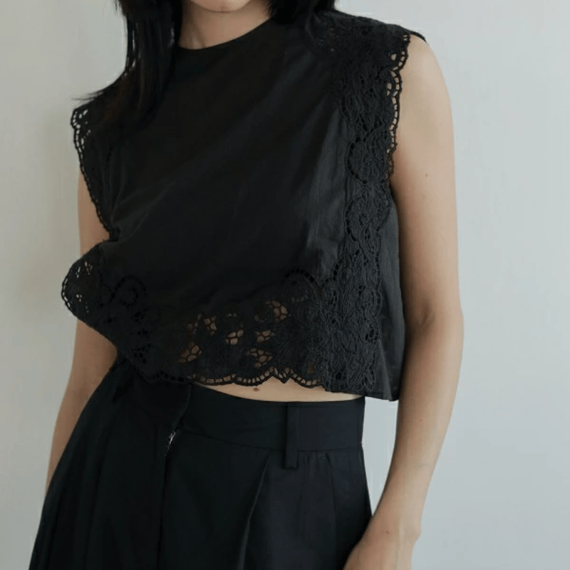 anuke 新品未使用！Volume Cutwork Blouse ブラック Volume Cutwork Blouse（シャツ/ブラウス）｜anuke（アンヌーク