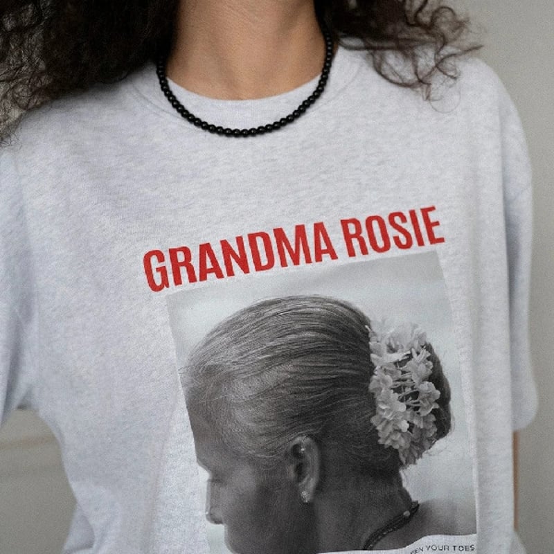 CAVEZA ROSSO カベサロッソ GRANDMA ROSIE Photo Tシャツ B1