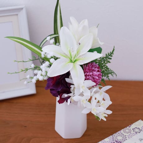 ユリとファレノのお供え花 ＜仏花M＞ そのまま飾れる普通サイズの 枯れないお供え花