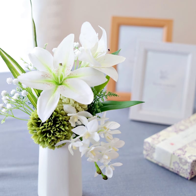 ユリとファレノのお供え花 ＜仏花M＞ そのまま飾れる普通サイズの 枯れ