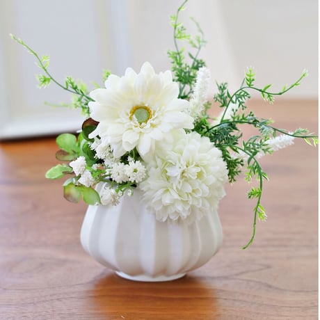 ホワイトガーベラとマムのコロンとミニ仏花・お供え花