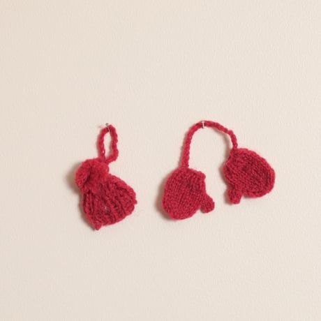 ［tsumugi knits］ミニチュアのミトンとキャップ / レッド