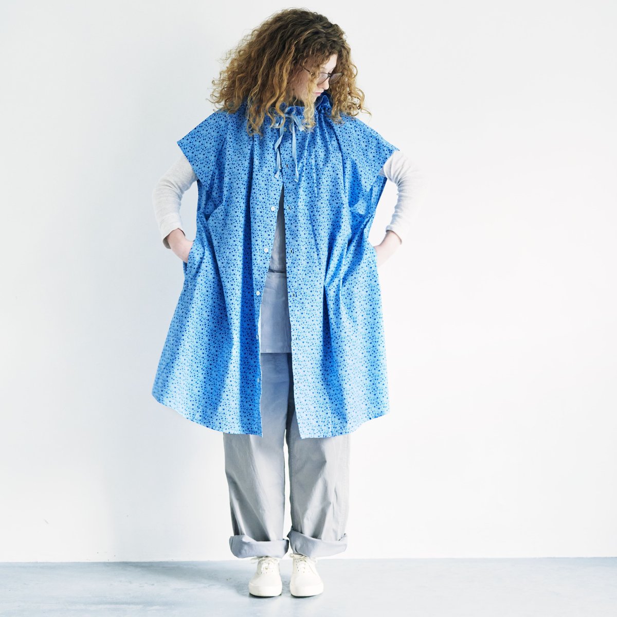 Yarmo］ラッフルカラースモックドレス / ブルー | M AND T PRODUCT