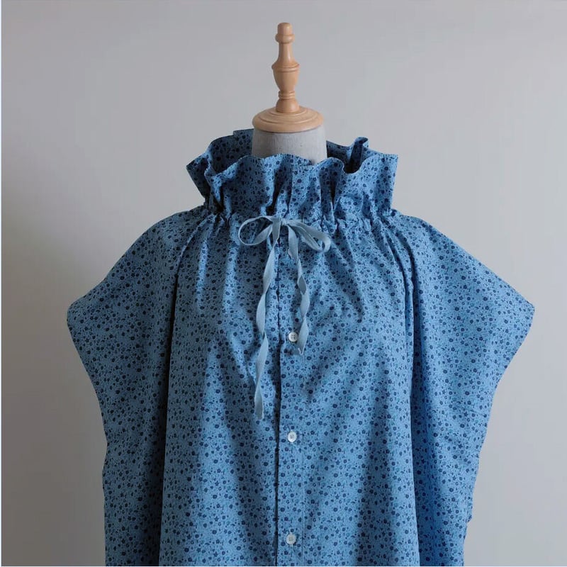 Yarmo］ラッフルカラースモックドレス / ブルー | M AND T PRODUCT