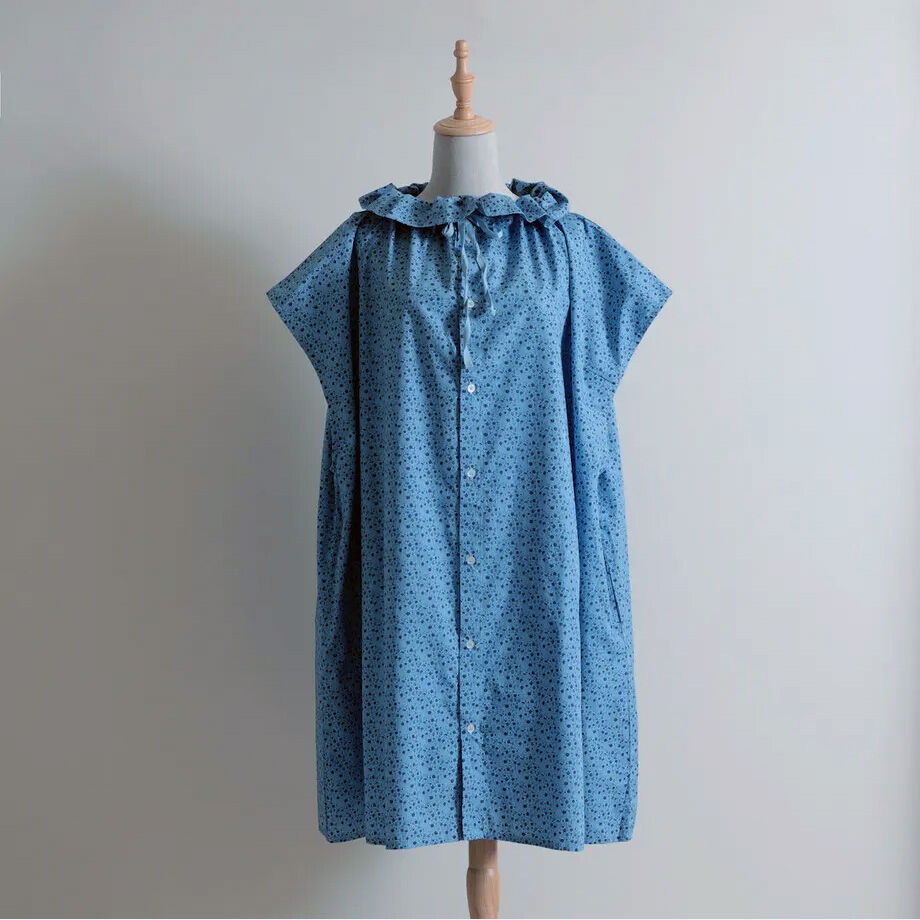 Yarmo］ラッフルカラースモックドレス / ブルー | M AND T PRODUCT