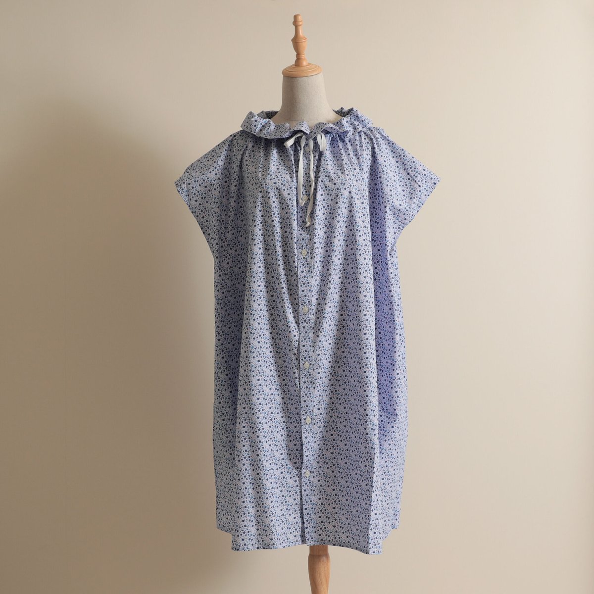 Yarmo］ラッフルカラースモックドレス / ピンク | M AND T PRODUCT