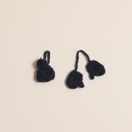 ［tsumugi knits］ミニチュアミトンとキャップ / ネイビー